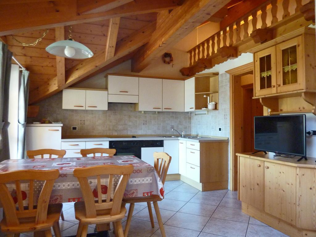 Appartamenti Majon Sotroi Campitello di Fassa Habitación foto